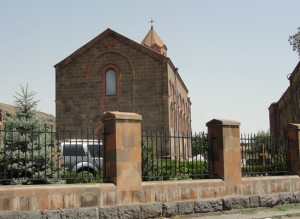 Церковь в селе Ошакан, где находится могила Месропа Маштоца