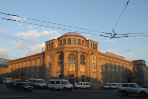Здание Медицинского института в Ереване