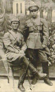 Андраник Казарян (стоит) в 1930 году